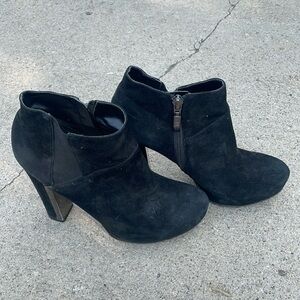 Black guess boots